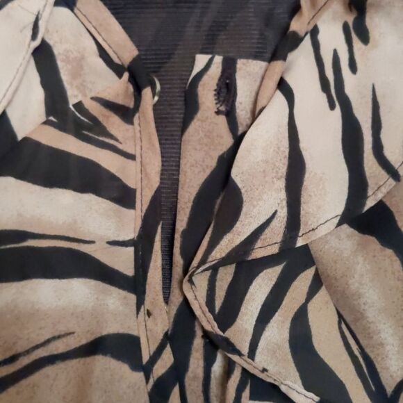 JESSICA HOWARD Animal Print Long Sleeved Ruffle Blouse Top Size 10-12 - Picture 6 of 7